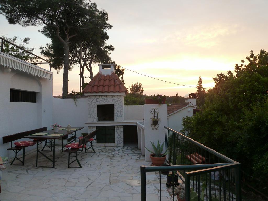 Apartment Vanda Splitska Exterior foto